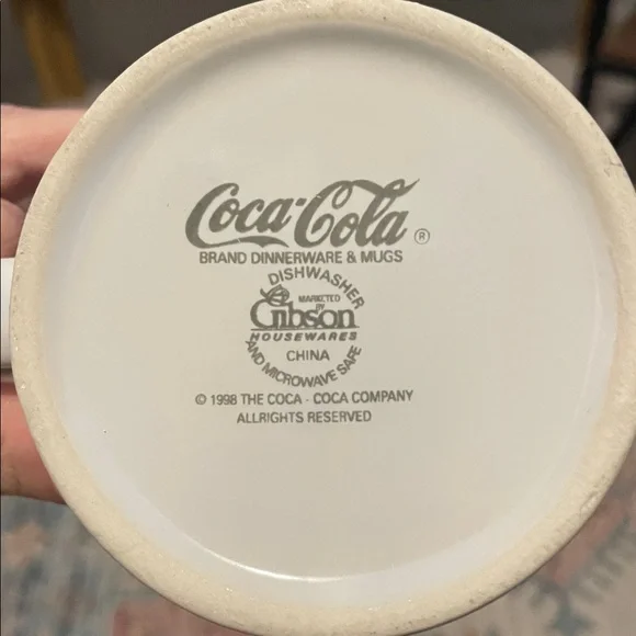 Vintage Coca-Cola Mug with Polar Bears and Blue Sky - Picture 4 of 4